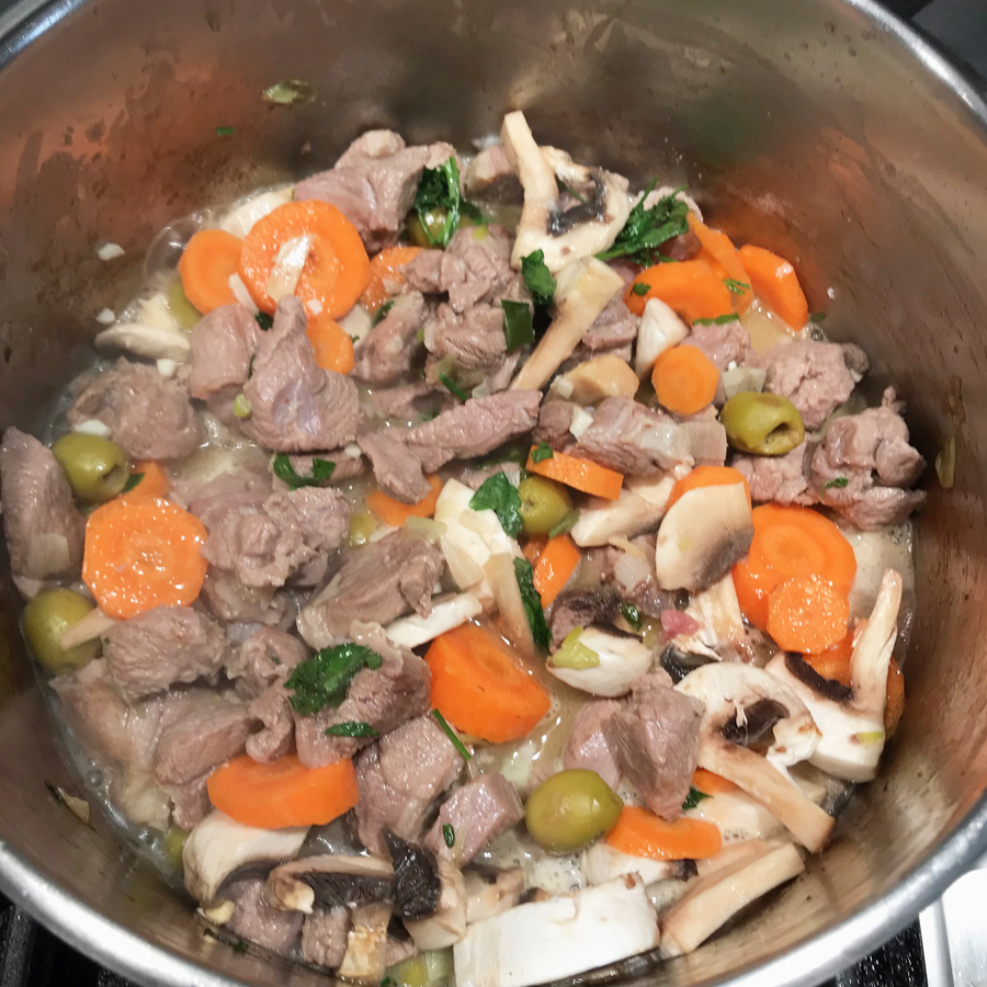 sauté d'agneau en cours de cuisson