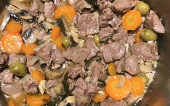 Sauté d'agneau aux olives