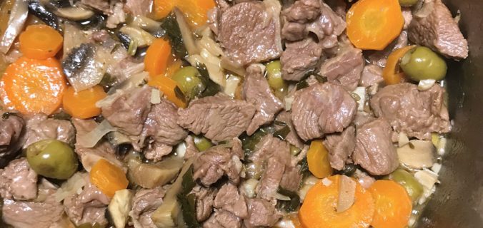 Sauté d'agneau aux olives