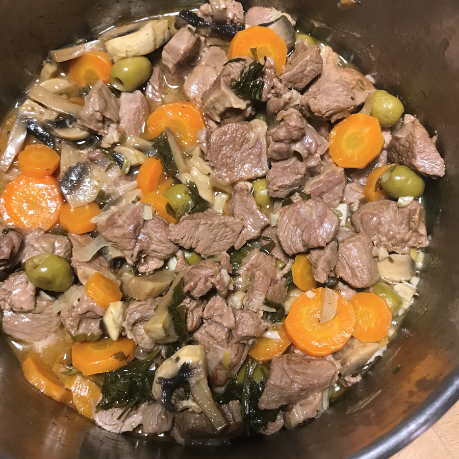 Sauté d'agneau aux olives
