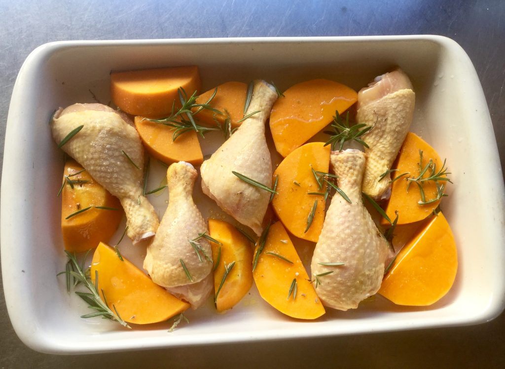 cuisses de poulet au four au romarin et à la courge